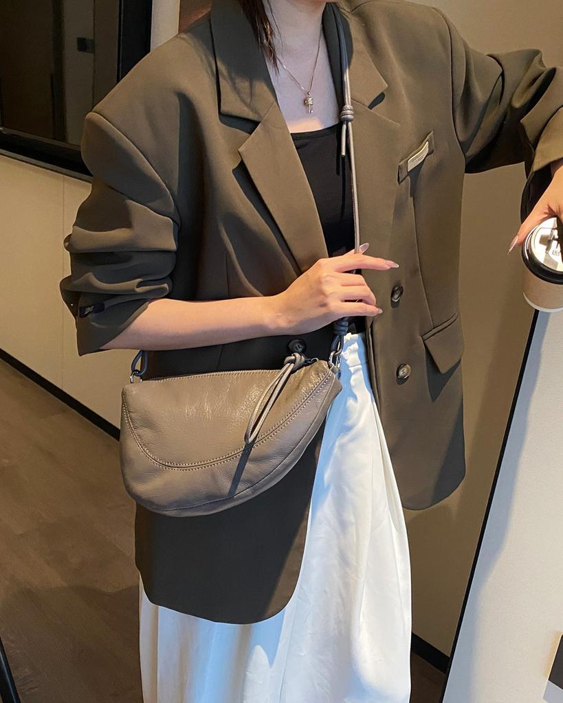 Vintage Croissant Bag for Girls Top-Grain Cowhide Versatile Crossbody, Ladies' Trendy Everyday Carry with Multiple Pockets