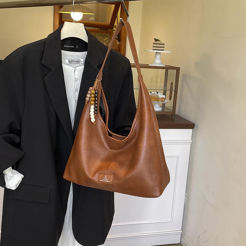 Retro matte Tasche Damen große Kapazität neue Herbst- und Winter-Freizeit-Umhängetasche mit Textur Pendler-Knödeltasche