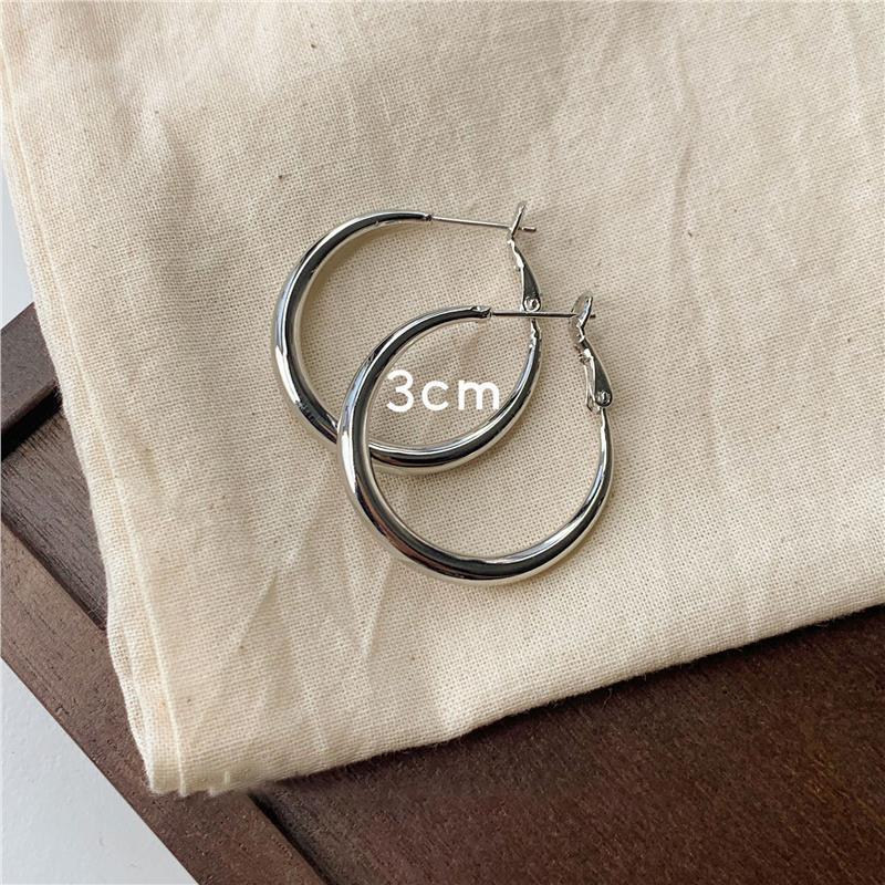 

Глянцевые круглые серьги корейские простые модные универсальные серьги легкая роскошь высокое чувство нишевый темперамент серьги женские