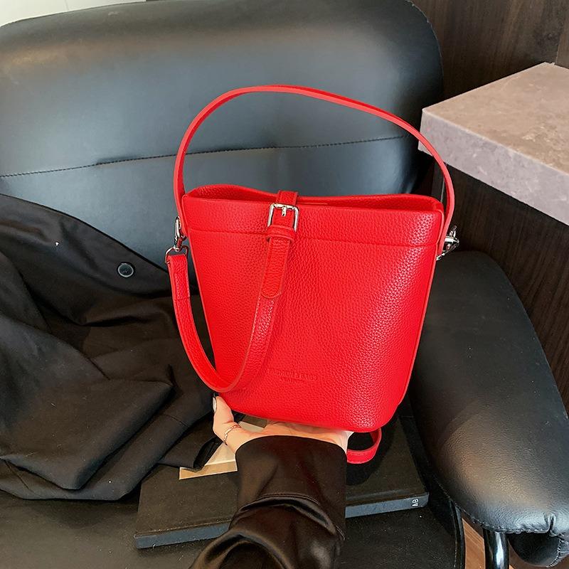 Premium texture portable underarm bag women's new trendy simple bucket bag niche shoulder messenger bag