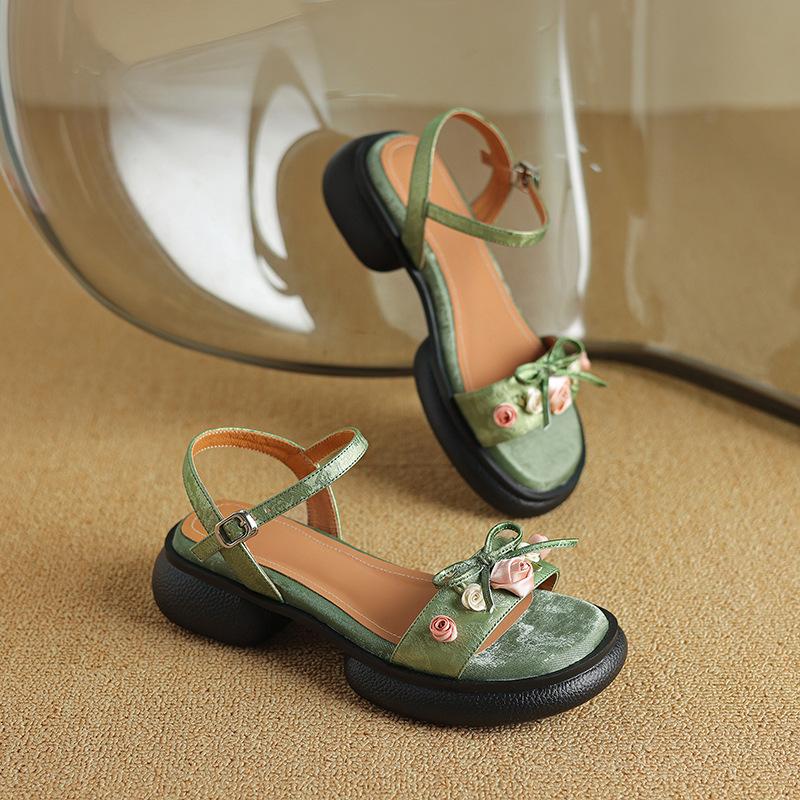 

Stepping on shit feeling flower cowhide sandals women s summer 2025 new thick-soled small man with high open toes and medium heels 33