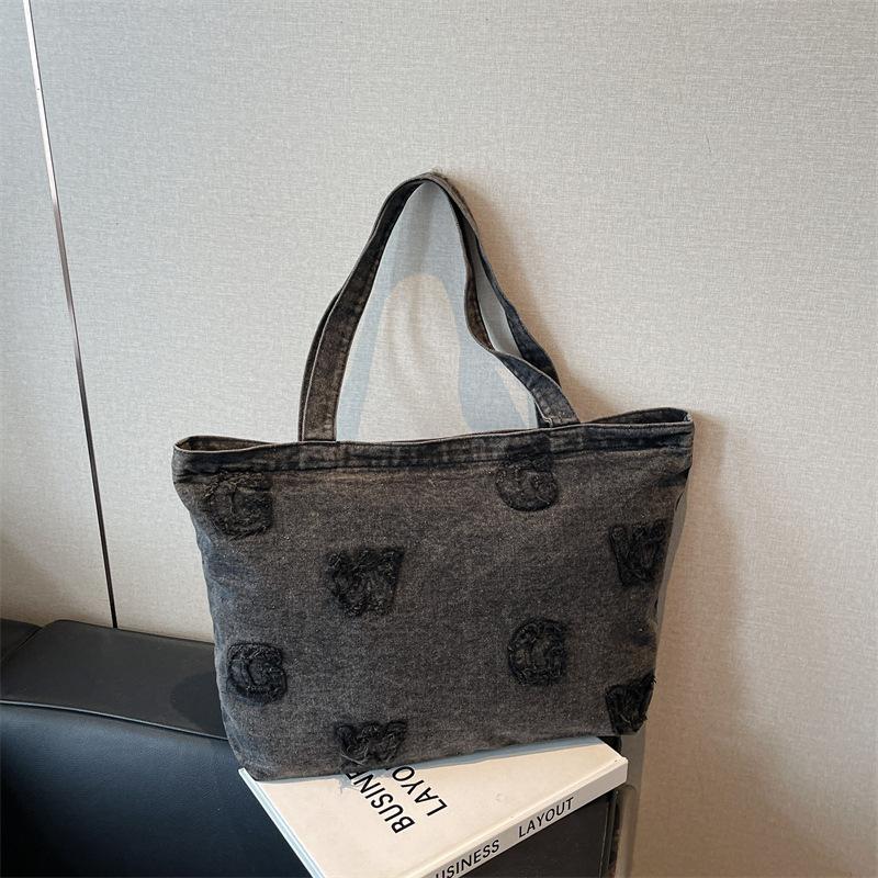 

Denim bag women s large-capacity new summer versatile shoulder underarm bag student class tote bag чорний