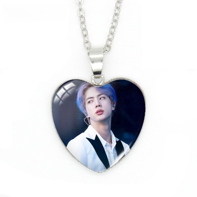 Collana con Ciondolo a Cuore BTS, Collana con Cabochon in Vetro Foto di Gruppo Uniforme Scolastica Bangtan Boys, Gioiello Regalo per Fan Kpop ARMY
