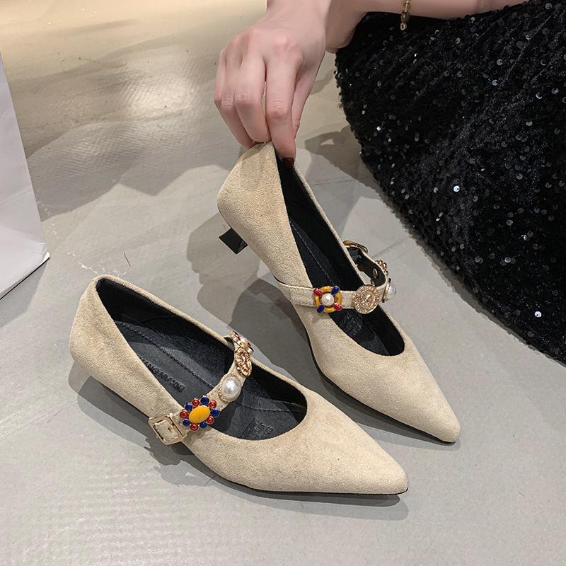2025 Spring and Autumn New French Pointed Head Temperament Low Heel with Skirt Design Versatile Wine Glass and Single Shoes