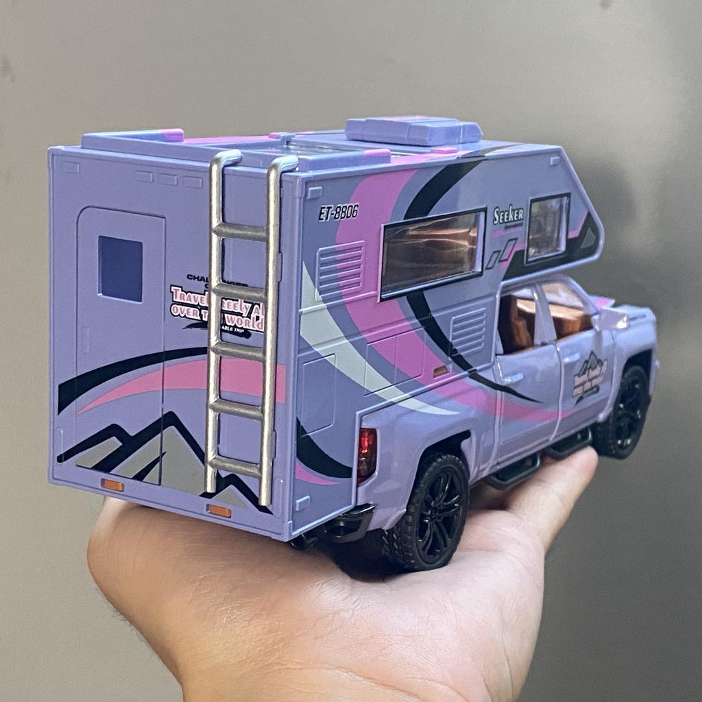 1/32 Chevrolet Blazer Chalet Camping RV SUV Alloy Diecast Model Sound Light Doors Opened Toys Holiday Gifts For Friends Display