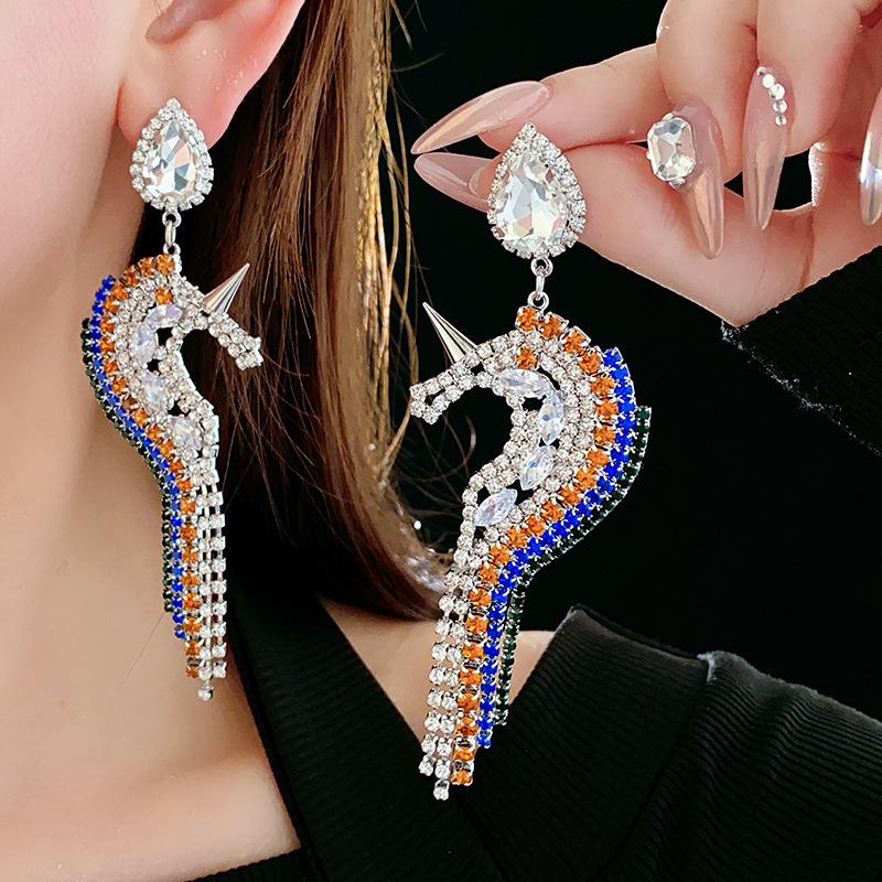 

Модные серьги, легкие роскошные длинные серьги в стиле ретро, ​​свежие и милые серьги, элитные серьги в подарок.