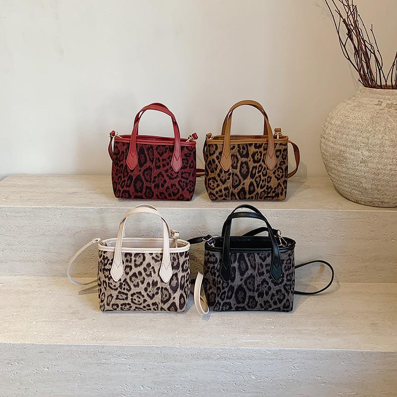 Fashionable Pu Material Leopard Print Shoulder Bag For Women With Zipper Closure