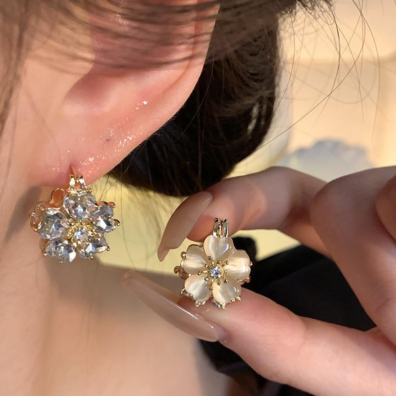 S925 Silver Needle Small Fresh Versatile Flower Stud Earrings Women's Light Luxury Niche Premium Pearl Earrings