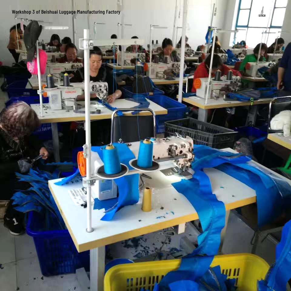 Men's and Women's Mountaineering Backpack: Large Capacity Outdoor Hiking Travel Pack (40L/50L/60L)