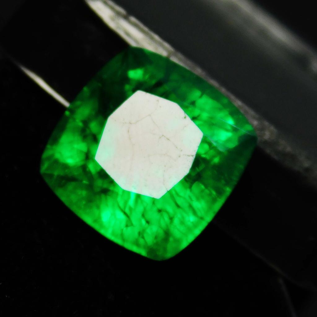 Natural Green Emerald Loose Gemstone Square Cushion Cut 10 ct for Jewelry Making and Gem Collections