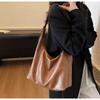 Retro bag women's large-capacity new autumn and winter versatile simple shoulder messenger bag casual tote bag