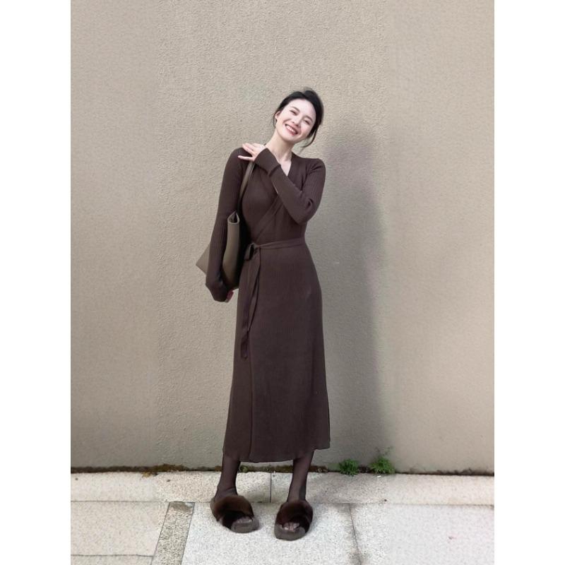 

Осеннее новое трикотажное платье-свитер с длинным рукавом, цельное, приталенное, высокого класса, с темпераментом знаменитости, фанатское платье-свитер Муза XL