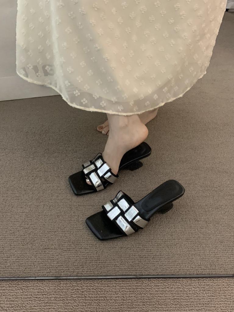Niche thick heel high sense naked apricot temperament high heel sandals women's summer 2025 new French skirt evening cool slippers