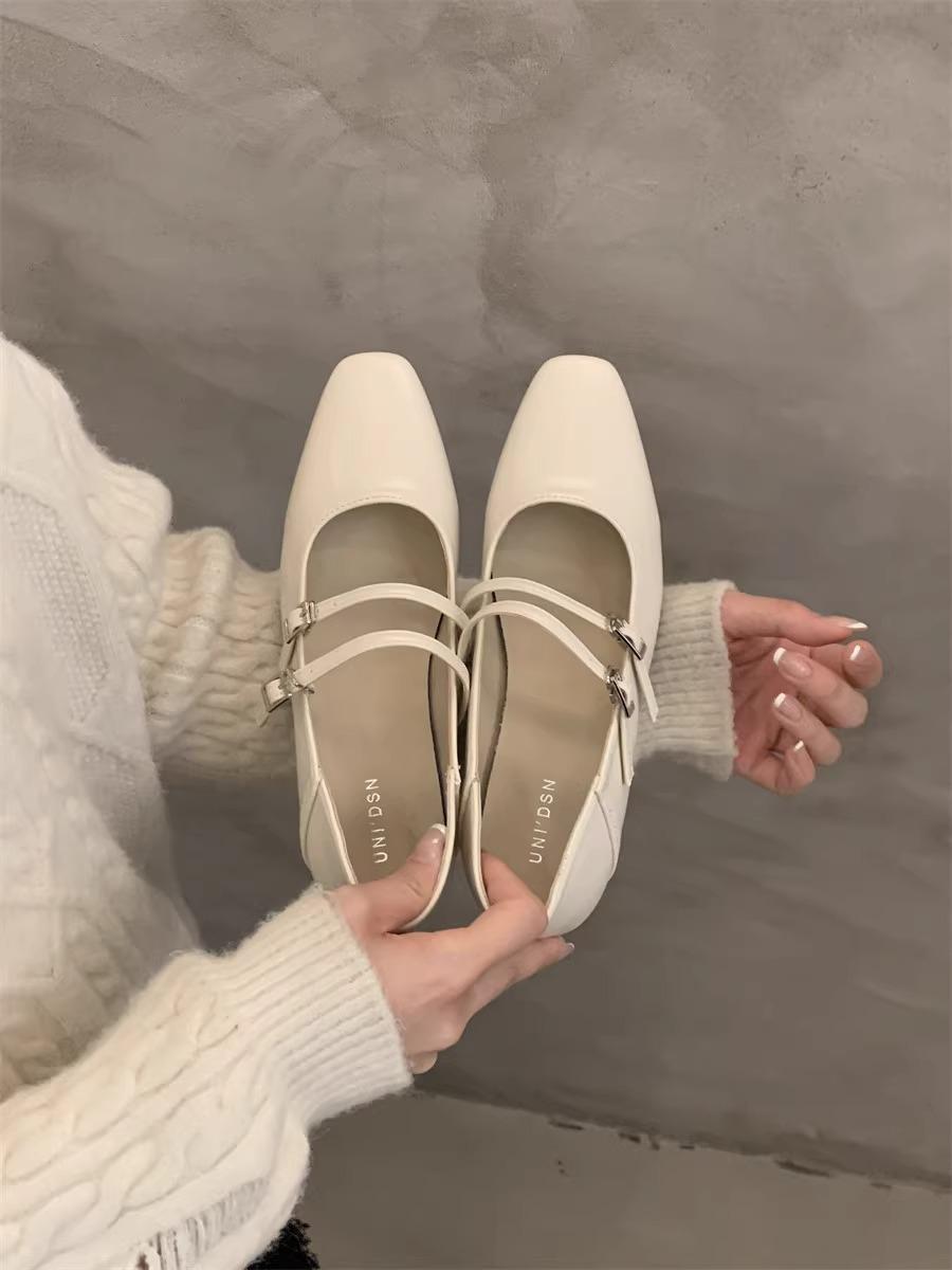 

Coarse heel silver Mary Jane shoes light mouth spring 2025 new one-word strap with skirt temperament single shoes women s shoes 39