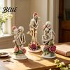 Resin Gothic Art Sculpture Hugging Skeleton Couple Figurine with Roses Eternal Love Skull Exquisite Lovers Statue Statue Day of The Dead Halloween