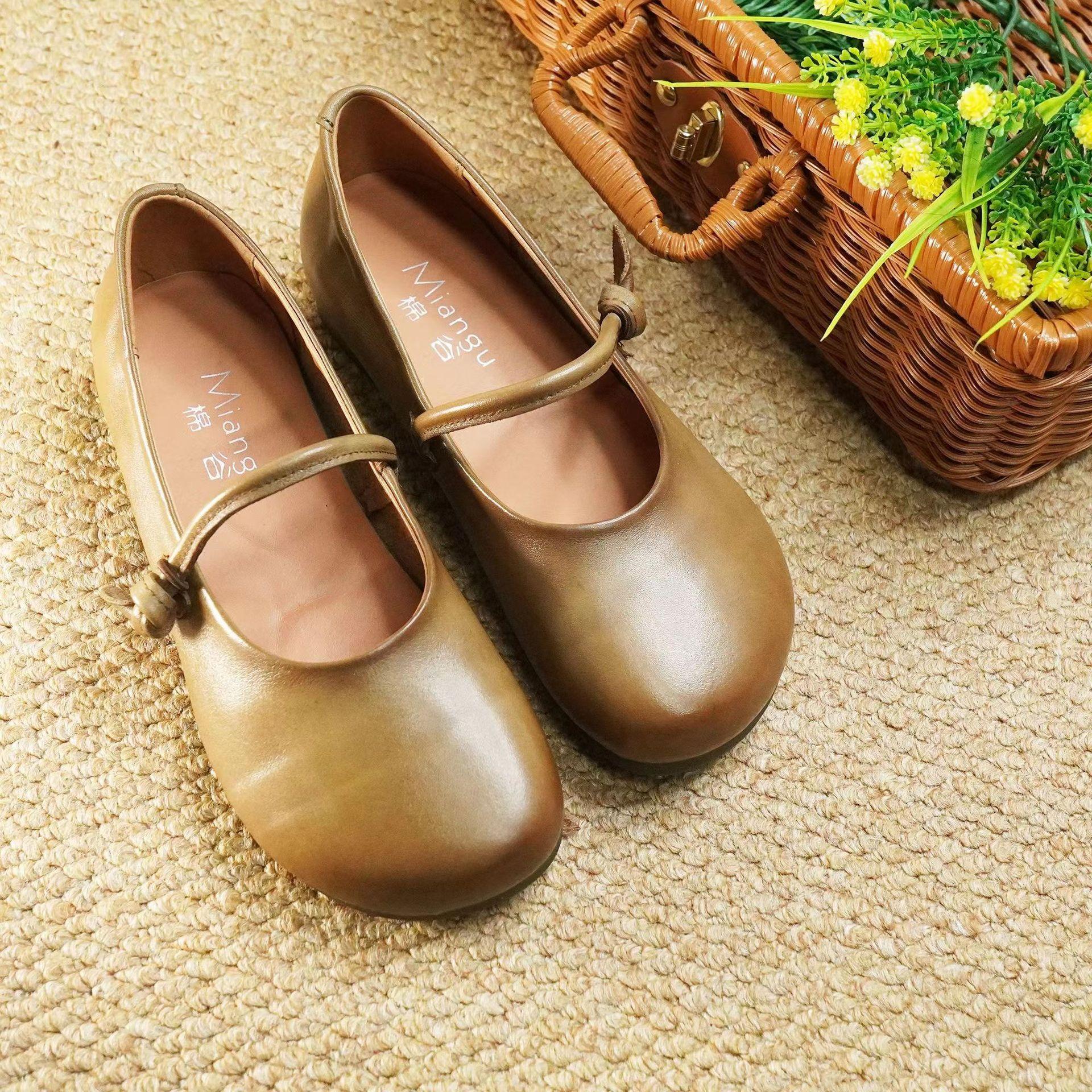 

Большие размеры, неглубокое горло, плоская подошва, ручная работа, ретро-туфли, туфли для мам 2025 года, новая мягкая подошва, удобная весенне-осенняя простая женская обувь 43 хаки