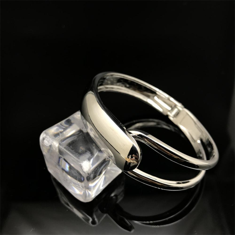 Chic Irregular Opening Bangle Elegant Temperament Open Bracelet Creative Hollowed Bracelet Girls