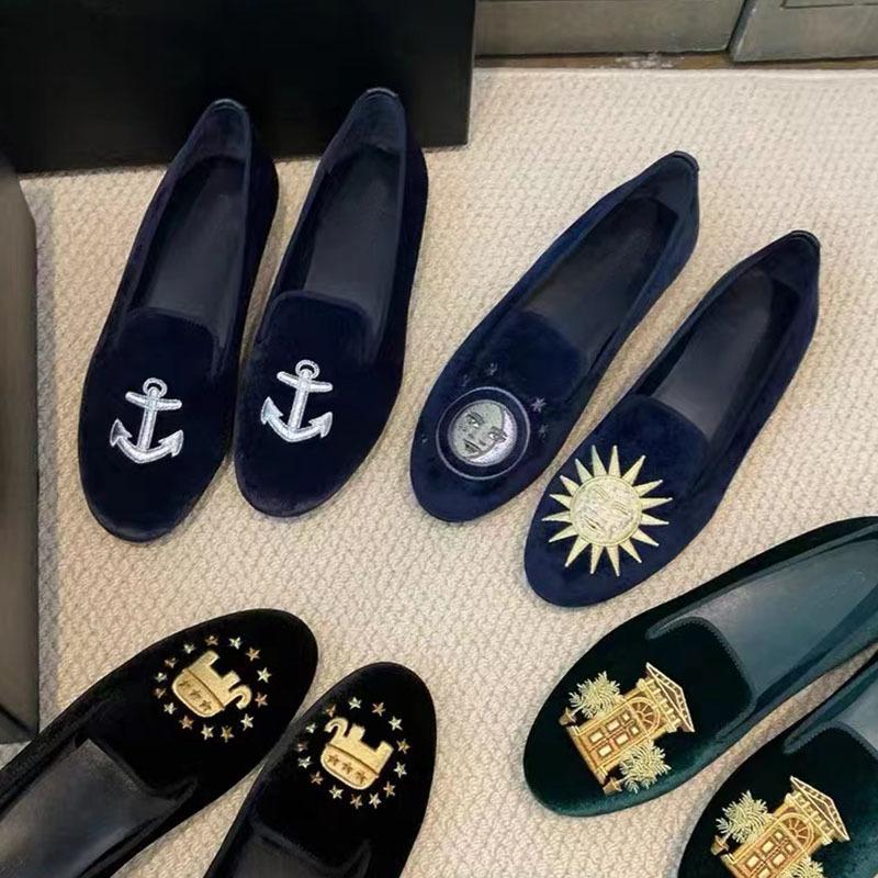 Retro French Exquisite Embroidery Casual Velvet Soft Sole Loafer Beanie Single Shoes Women