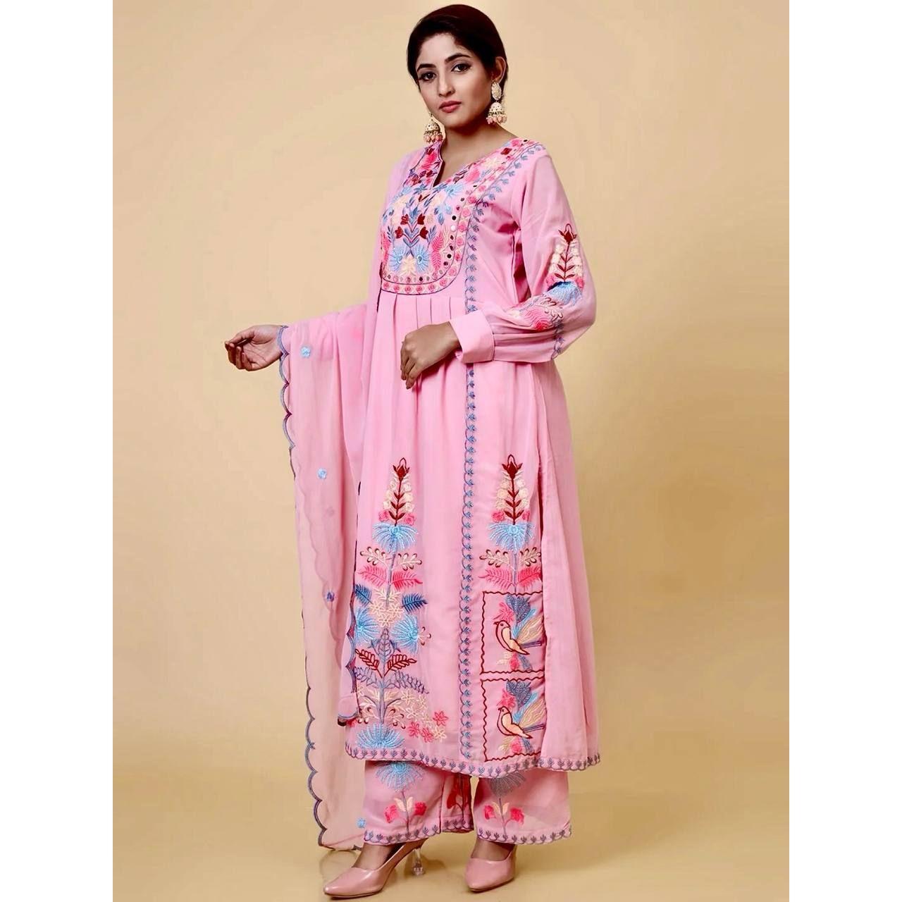 

Новая привлекательная одежда для вечеринок с вышивкой разных цветов Fox Georgette Kurti Plazzo имеет стандартный крой и изготовлена ​​из высококачественных тканей и пряжи*