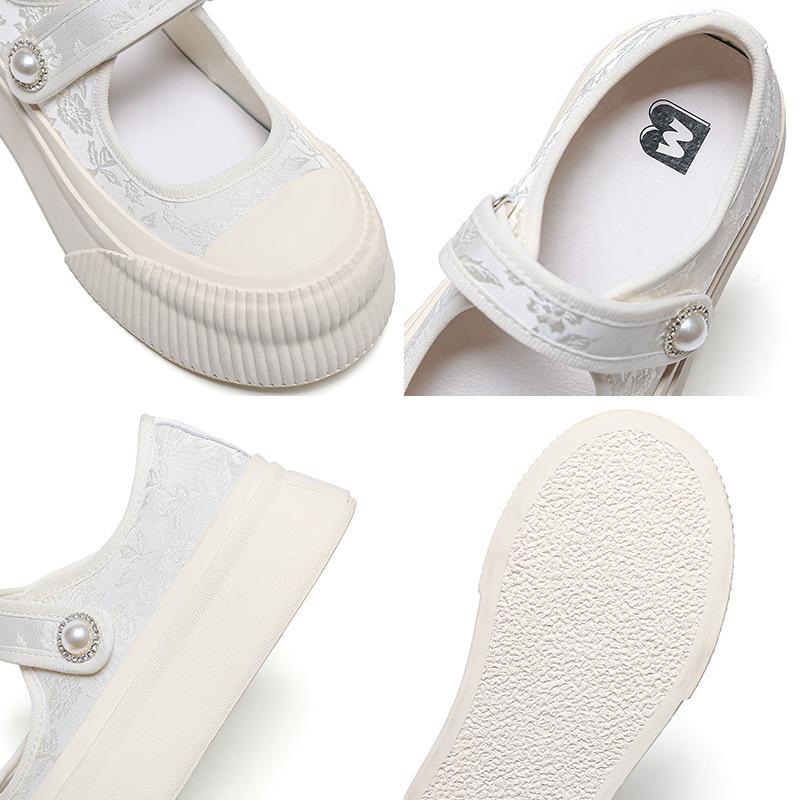 Strictly selected new Chinese board shoes women's national style embroidery summer explosion shallow mouth flat bottom Mary Jane single shoes versat