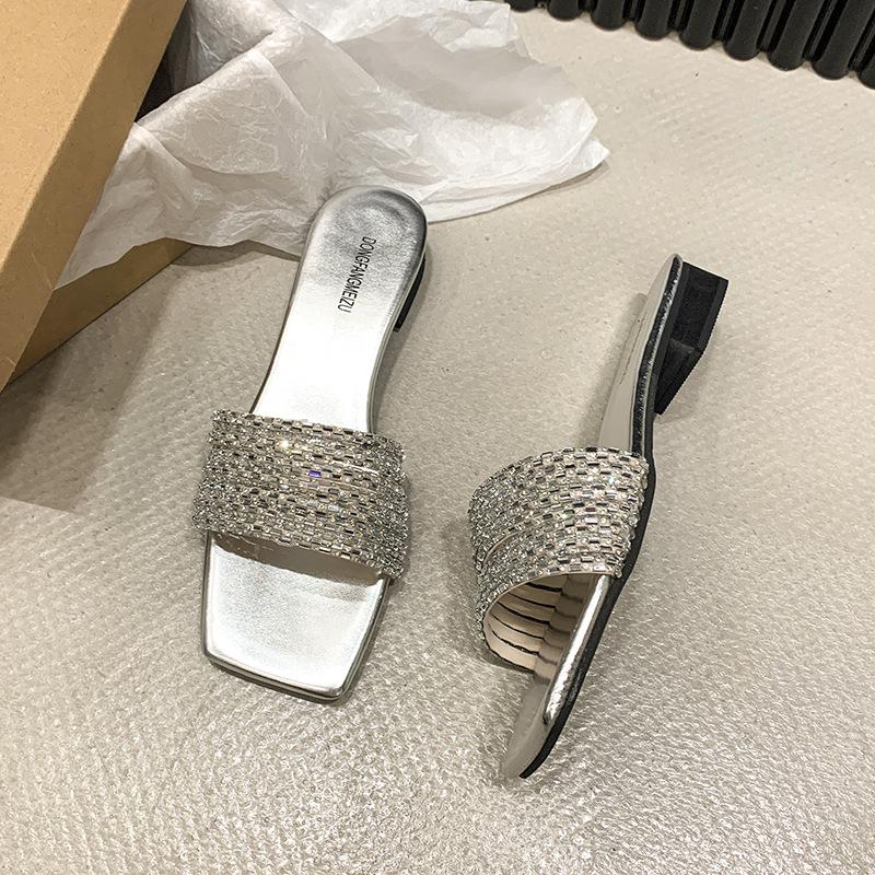 

Летние новые высококлассные шлепанцы с квадратным носком на плоской подошве со стразами, крутые шлепанцы для женщин, с открытым носком 40 серебряный