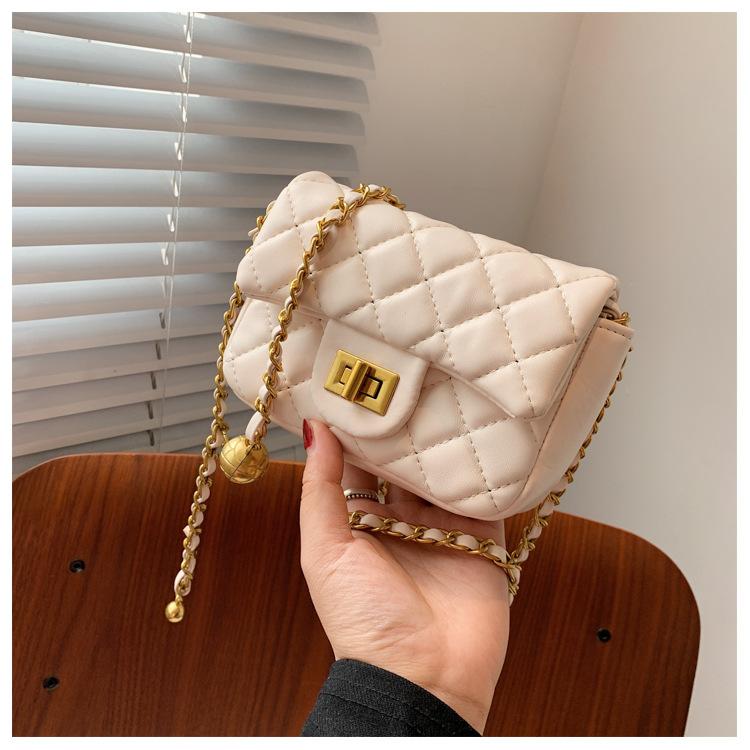 

В этом году популярная маленькая квадратная женская сумка 2025, новая модная сумка-цепочка с ромбовидным узором, высококачественная текстурированная сумка через плечо белый