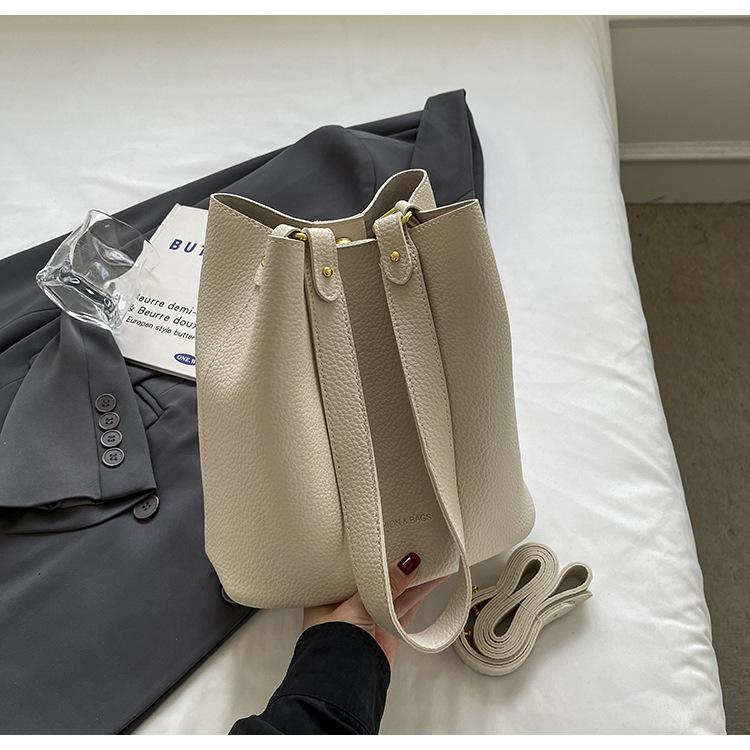 Commuter Bucket Bag Women's New Large-capacity Simple Shoulder Bag Fashionable High-end Messenger Bag