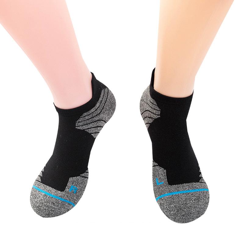 4 Pairs Hohe Qualität männer Sport Socken Neue Handtuch Unten Boot Socken Outdoor Atmungs Basketball Männlich kurze röhre Socken