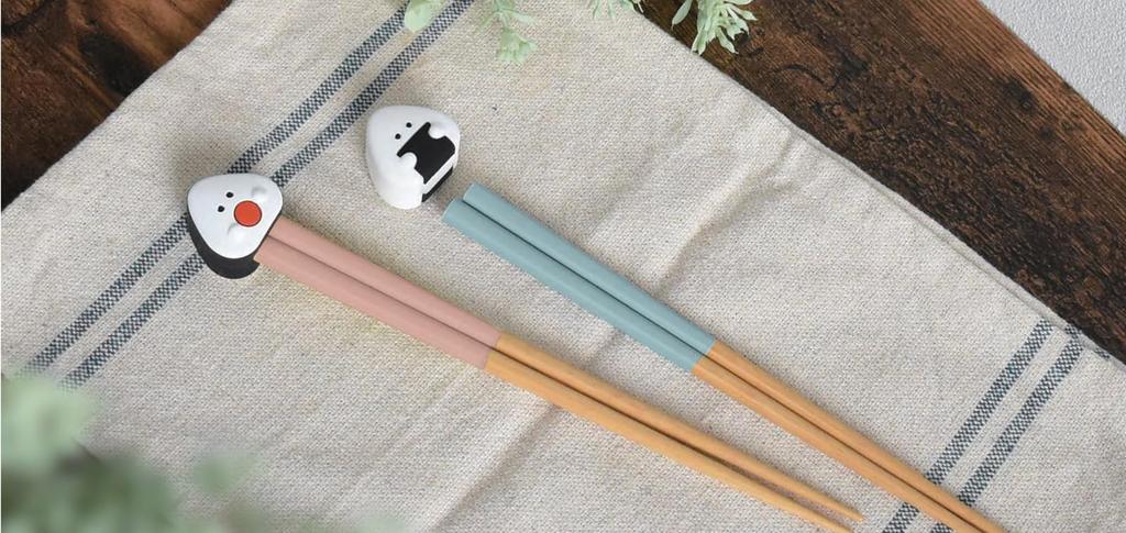 Ippinsha Gyutto Algen-Essstäbchen und Essstäbchenablage Hergestellt in Geschenk 48046 Onigiri-san Set, Japan,