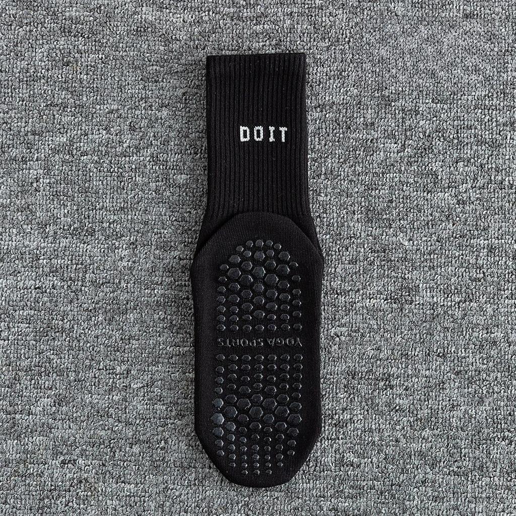 Female Fitness Floor Socks Trendy Mid Tube Pilates Yoga Socks Anti Slip Sweat Absorbing Breathable Shark Pants Sock Sports Socks