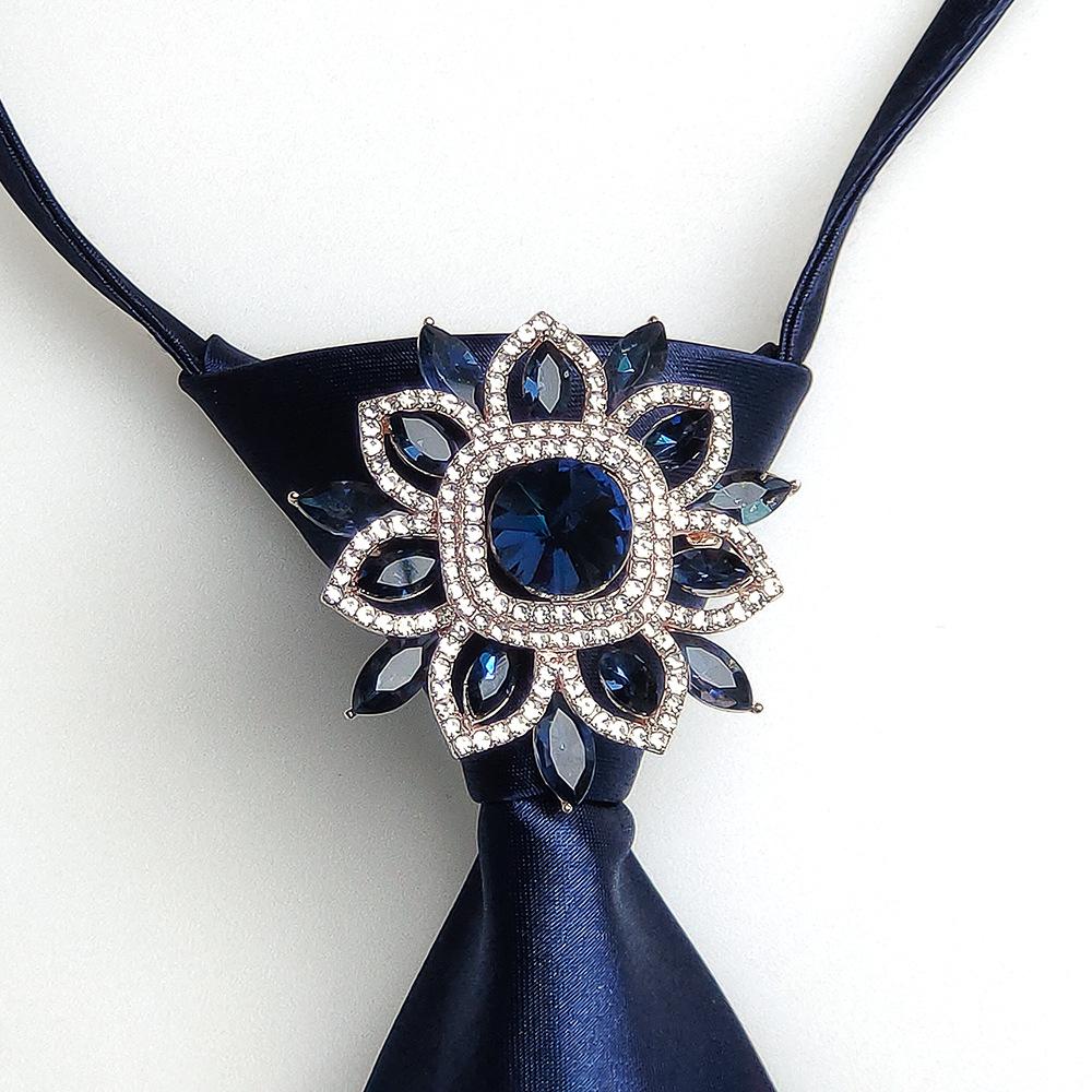 Broche en Cristal Élégante Européenne et Américaine Cravate Nœud Style Preppy pour Femmes