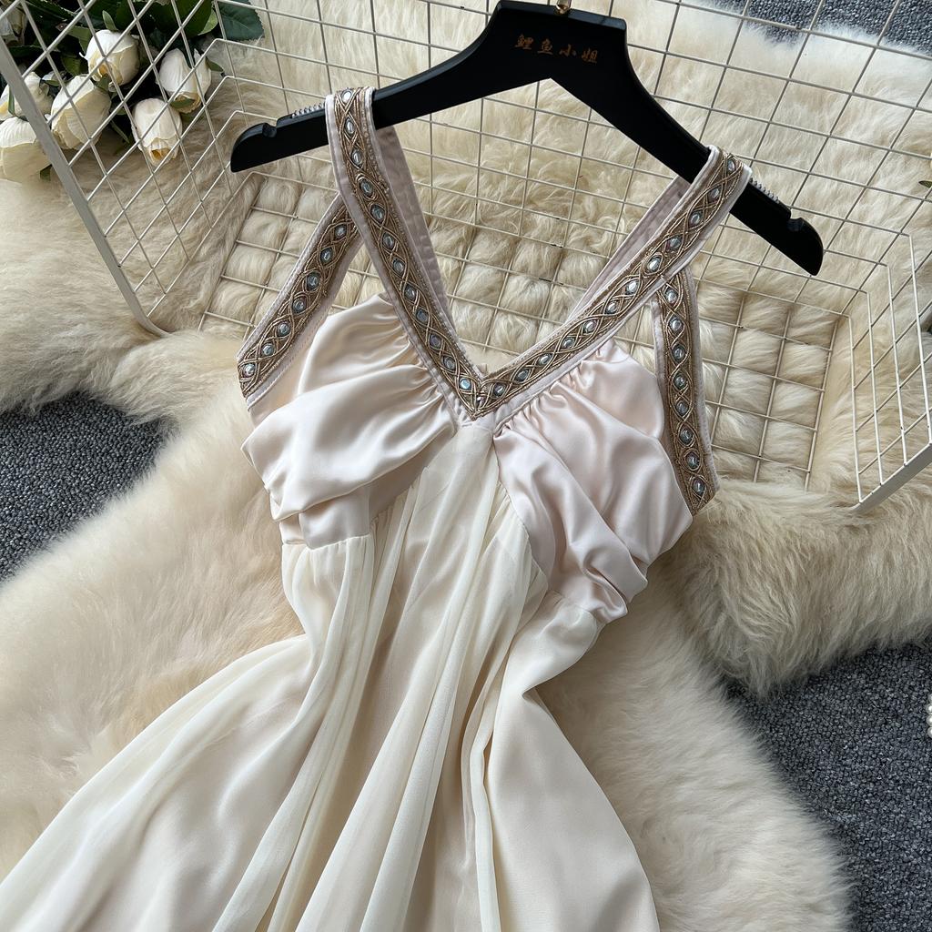 Letní dámské dlouhé společenské šaty s výstřihem do V a výstřihem do V