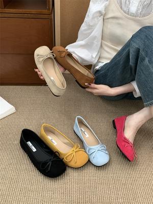 Französische flache Schuhe mit flachem Boden und niedrigem Ausschnitt Damenschuhe 2025 neue Retro-Wildleder kleine rote Schuhe Feenwind Ballettmütze Schuhe