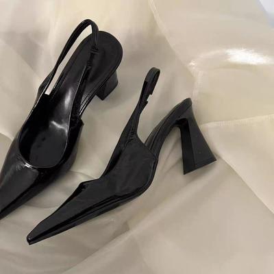 Sandalen met dikke hak en puntige achterkant, veelzijdige enkele schoenen voor internetberoemdheden, retro temperament hoge hakken vrouwen 2025 zomer en herfst nieuw