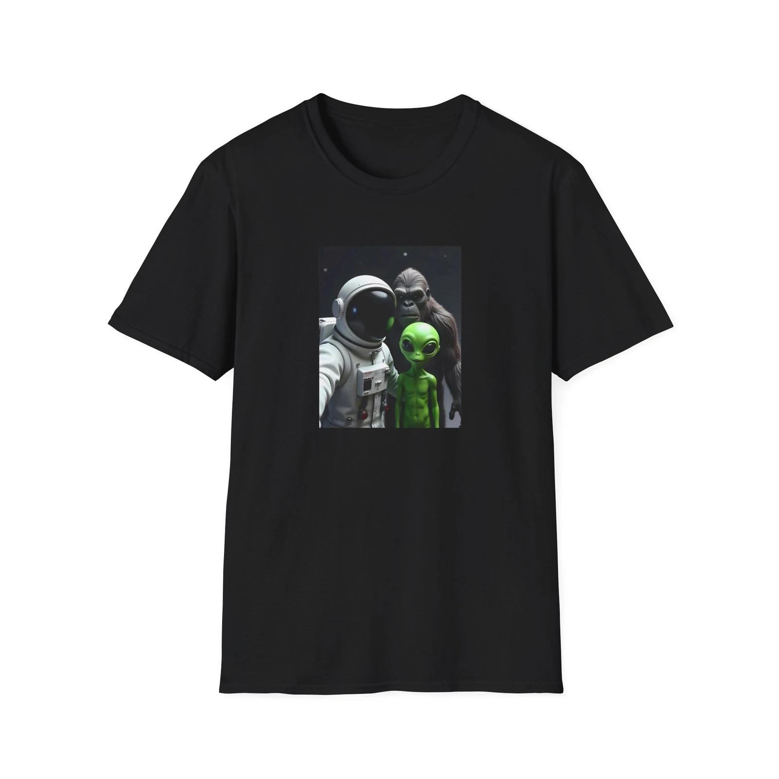 Spaceman Alien Bigfoot Selfy Softstyle T-Shirt, Astronaut, Cosmic Crew, Funny. M