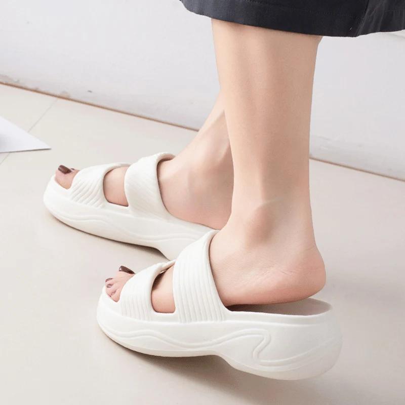 Fashion Lightweight Eva Platform Slippers for Women 2025 Summer Non Slip Beach Sandals Woman Solid Color Thick Soft Sole Pillow Slides