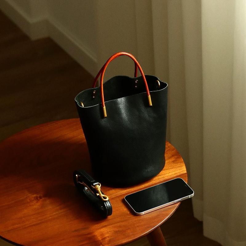 

Japanese Green Bucket Bag Fashion Handbag Simple Versatile Pu Leather Trendy New Women s Bag Exquisite Hardware Zipper Handbag 21x16x16cm чорний