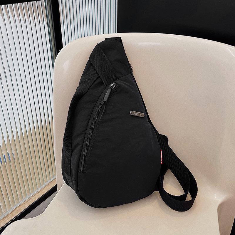 

Trendy, fashionable and simple women s breast bag, personalized commuting versatile handbag, large-capacity going out shoulder messenger bag One size чёрный