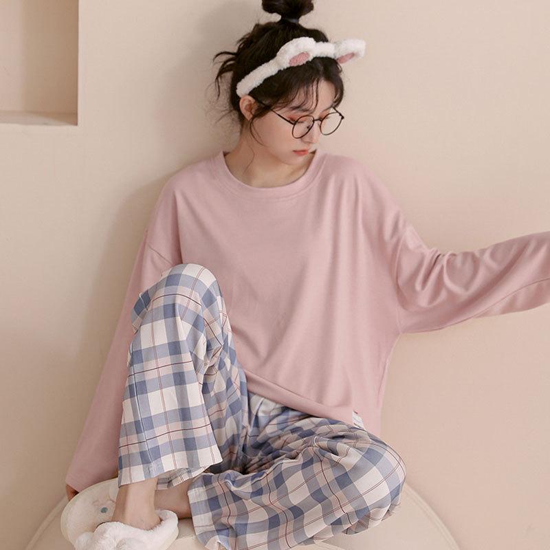 Women's Contrast Plaid Pajamas: Long Sleeve, Round Neck, Casual Loose Pants, Perfect for Spring and Autumn, Suitable for Home or Outdoor Wear.