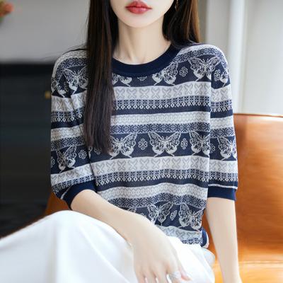 The New Summer Thin Knitted Short-sleeved Women's V-neck Retro Jacquard Top Is Loose and Slimming