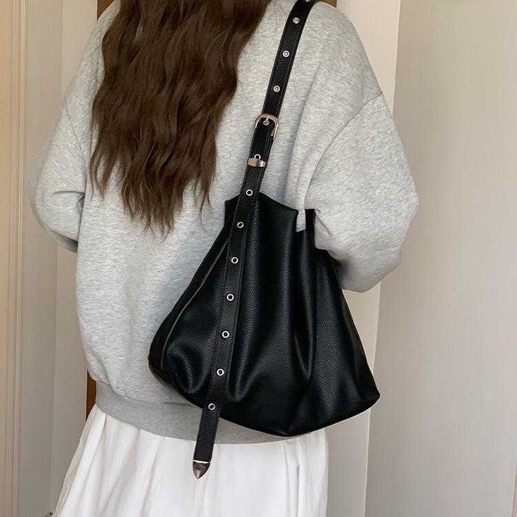 Autumn New Minimalist Lazy Wind Bucket Bag Large Capacity Fashion Shoulder Bag Casual Versatile Bag