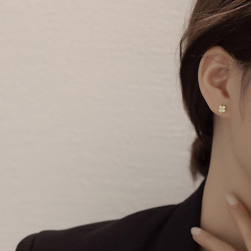 Banyan Tree S925 Silver Four-Leaf Clover Earrings - Summer Fresh, Trendy All-Match Jewelry for Women