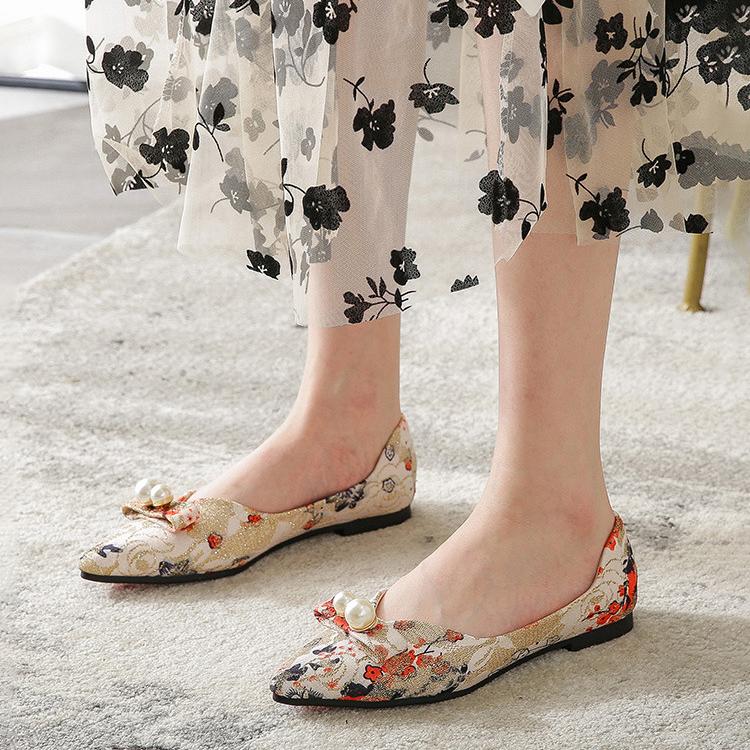 

Ношение чонсама в сочетании с модными весенними туфлями на мягкой подошве, остроносыми ретро-туфлями, принтованными женскими туфлями на плоской подошве большого размера 43 абрикосовый