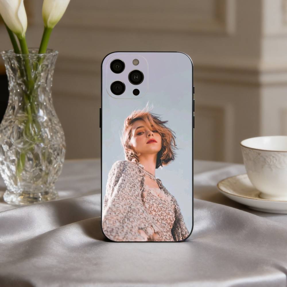 vibrant E-Emma M-Myers Actress Phone Case For iPhone 17pro,16,15,14,13,12,11 Plus,Pro Max,XS,Soft Silicone Black Cover