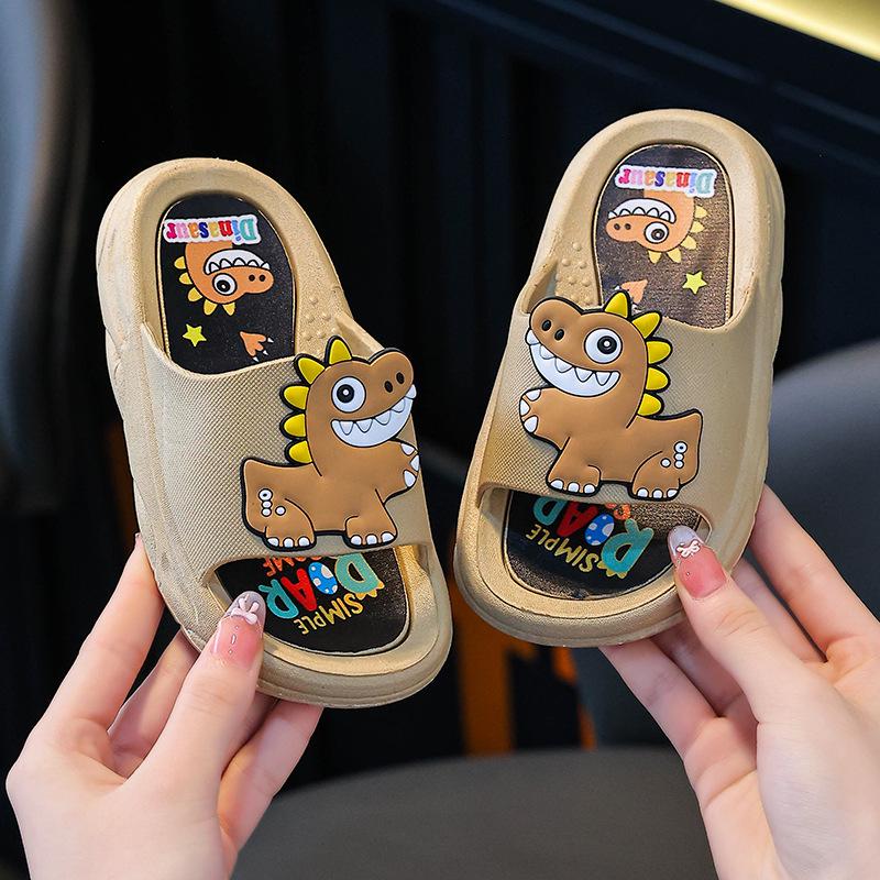 Dziecięce kapcie dinozaury - Antypoślizgowe, Miękka podeszwa do domu i łazienki, Letni styl kreskówkowy dla chłopców i dziewczynek