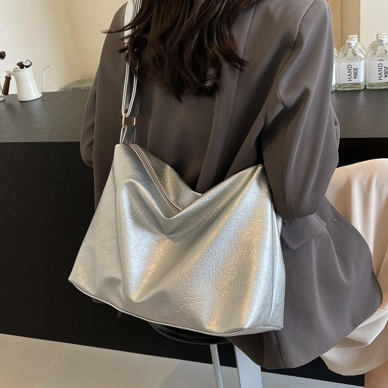 

Мягкая кожаная сумка Женская сумка через плечо большой вместимости Пригородная большая сумка