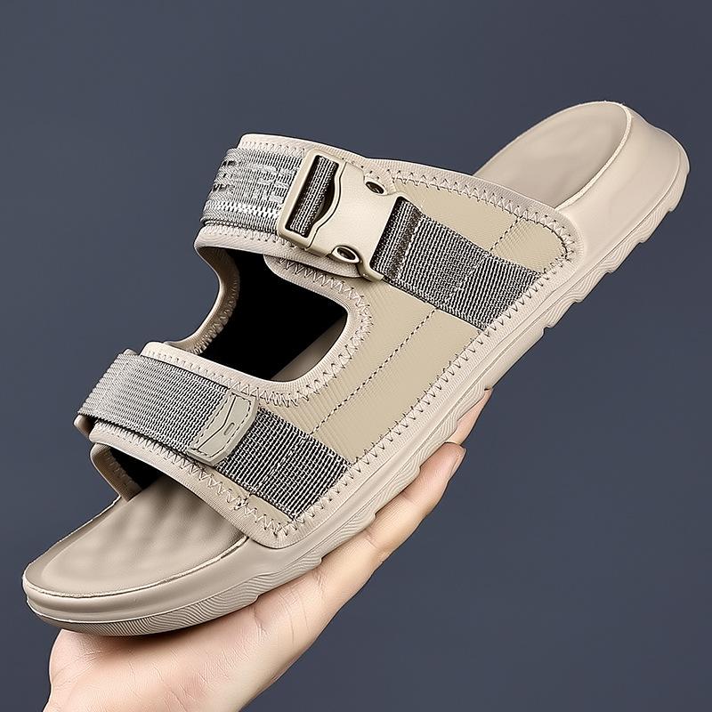 Fashion High Quality Casual Slippers for Men Summer New Designer Solid Color Beach Shoes Male Fashion Anti-slip Soft Base Slippers Man