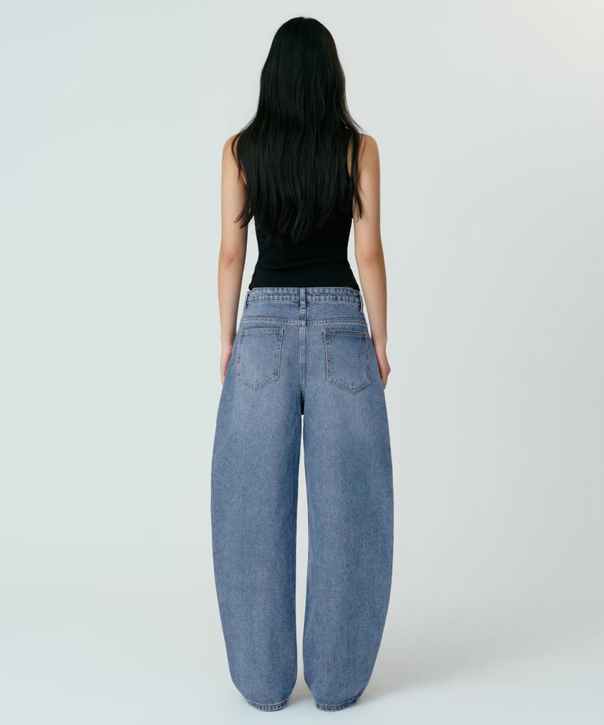 MUSINSA STANDARD WOMAN Curved Denim Pants [Light Indigo]