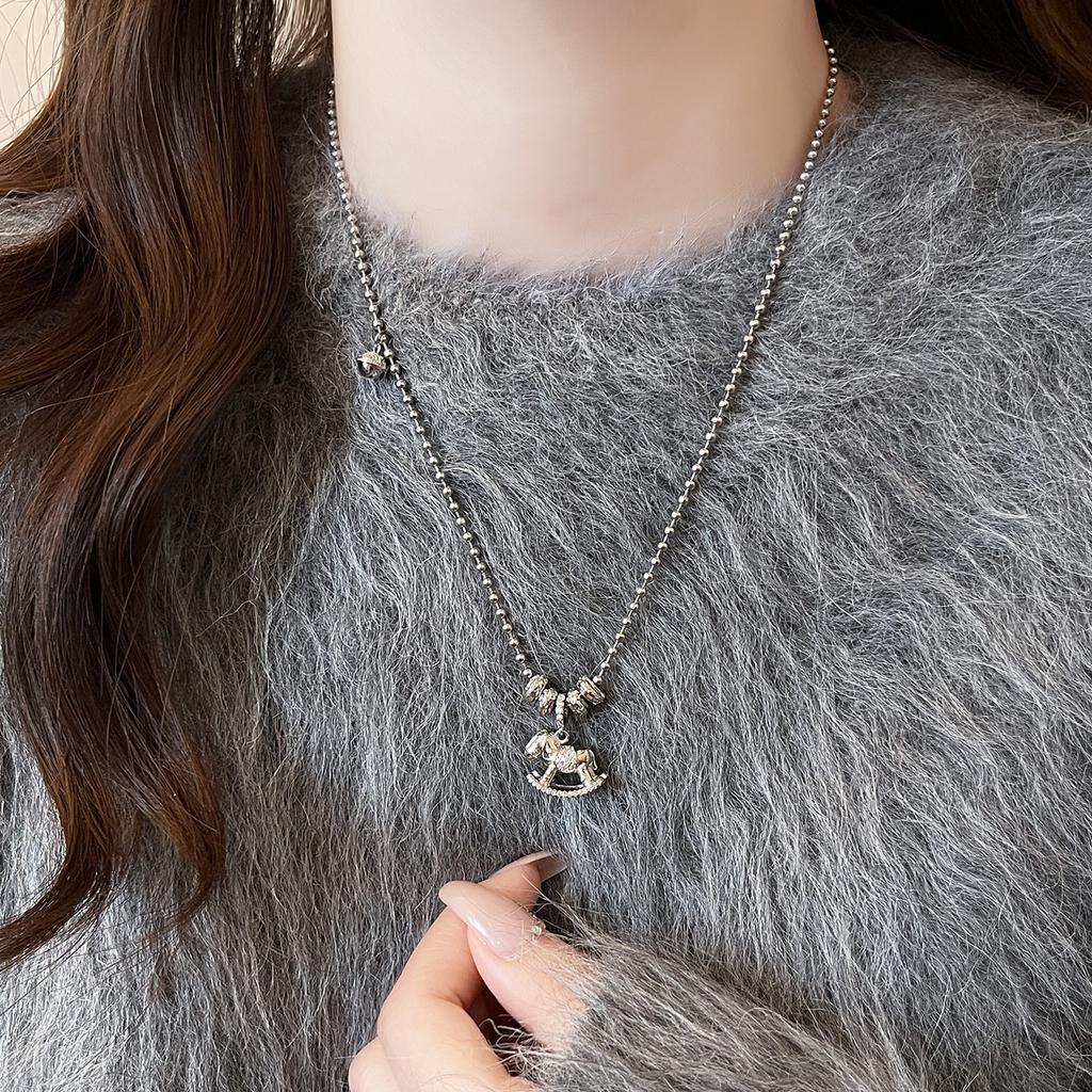 Success Immediately Pony Pendant Long Necklace Women's Autumn and Winter Sweater Chain Atmospheric High-end Simple Light Luxury Collarbone Chain