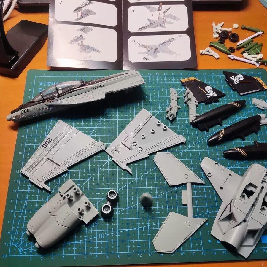 Maßstab 1/72 Flugzeugmodell F/A-18F Super Hornet VFA-2 Jagdflugzeug Spielzeugflugzeug Kinderspielzeug für Jungen ABS-Kunststoffmodell Geschenk